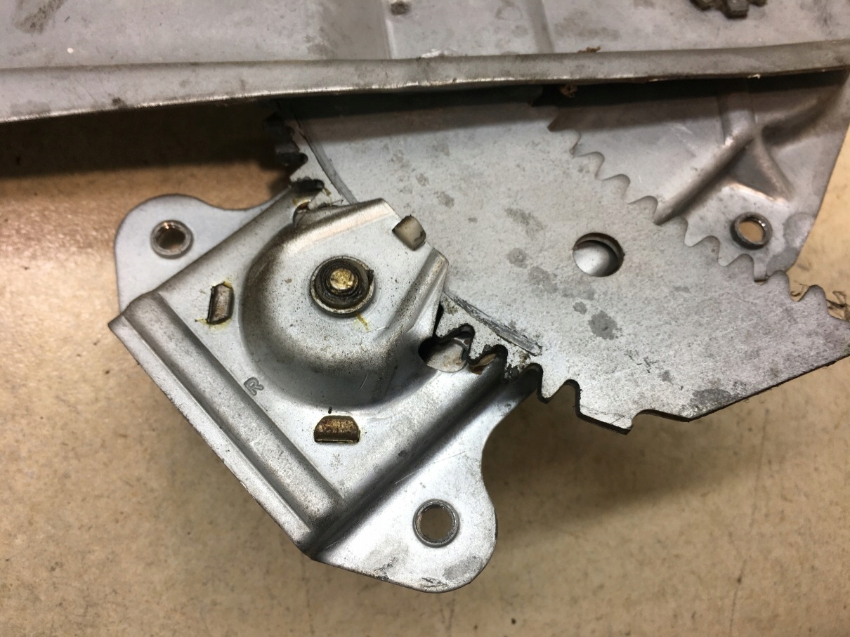 window regulator right rear part NISSAN MICRA K11