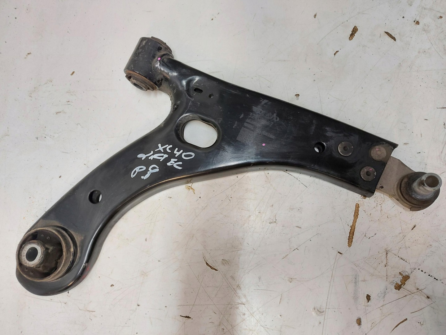 VOLVO XC40 LIFT arm front right 32400867
