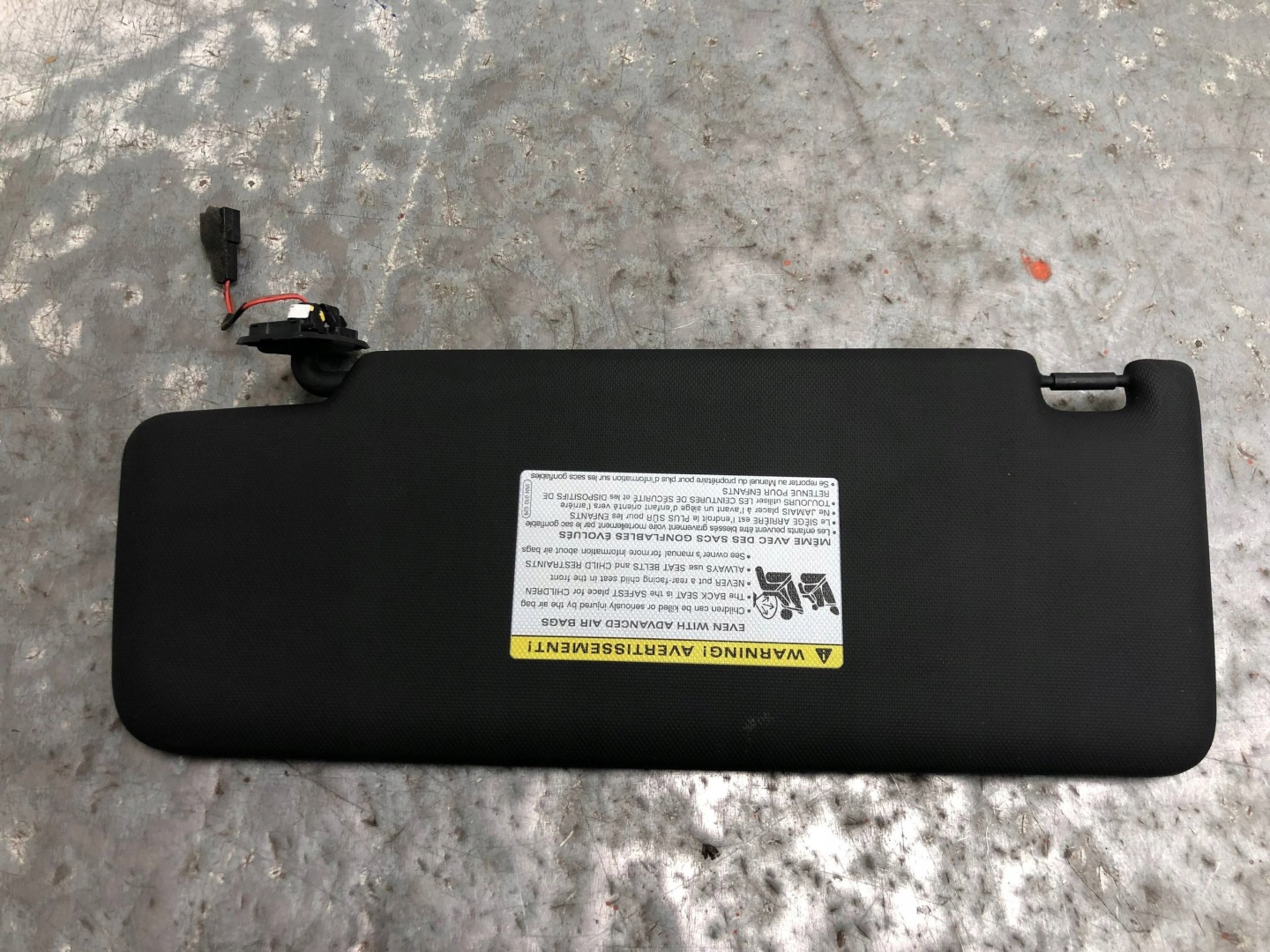 visor cover PRZECIWSLONECZNA left AUDI Q4 E-TRON 89A857552A