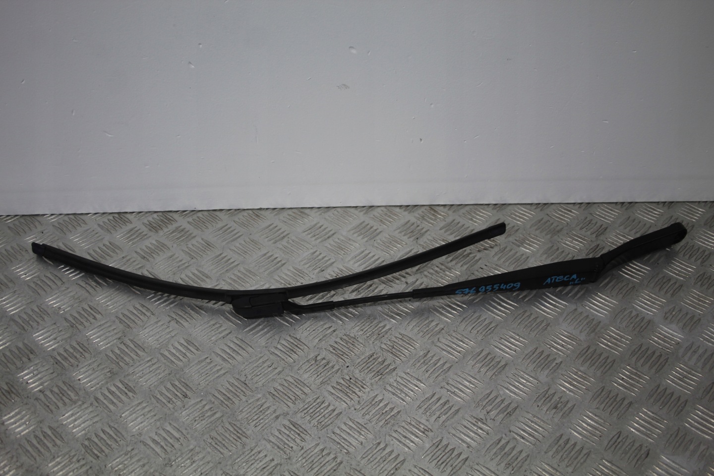 wiper arm left SEAT ATECA 575 576