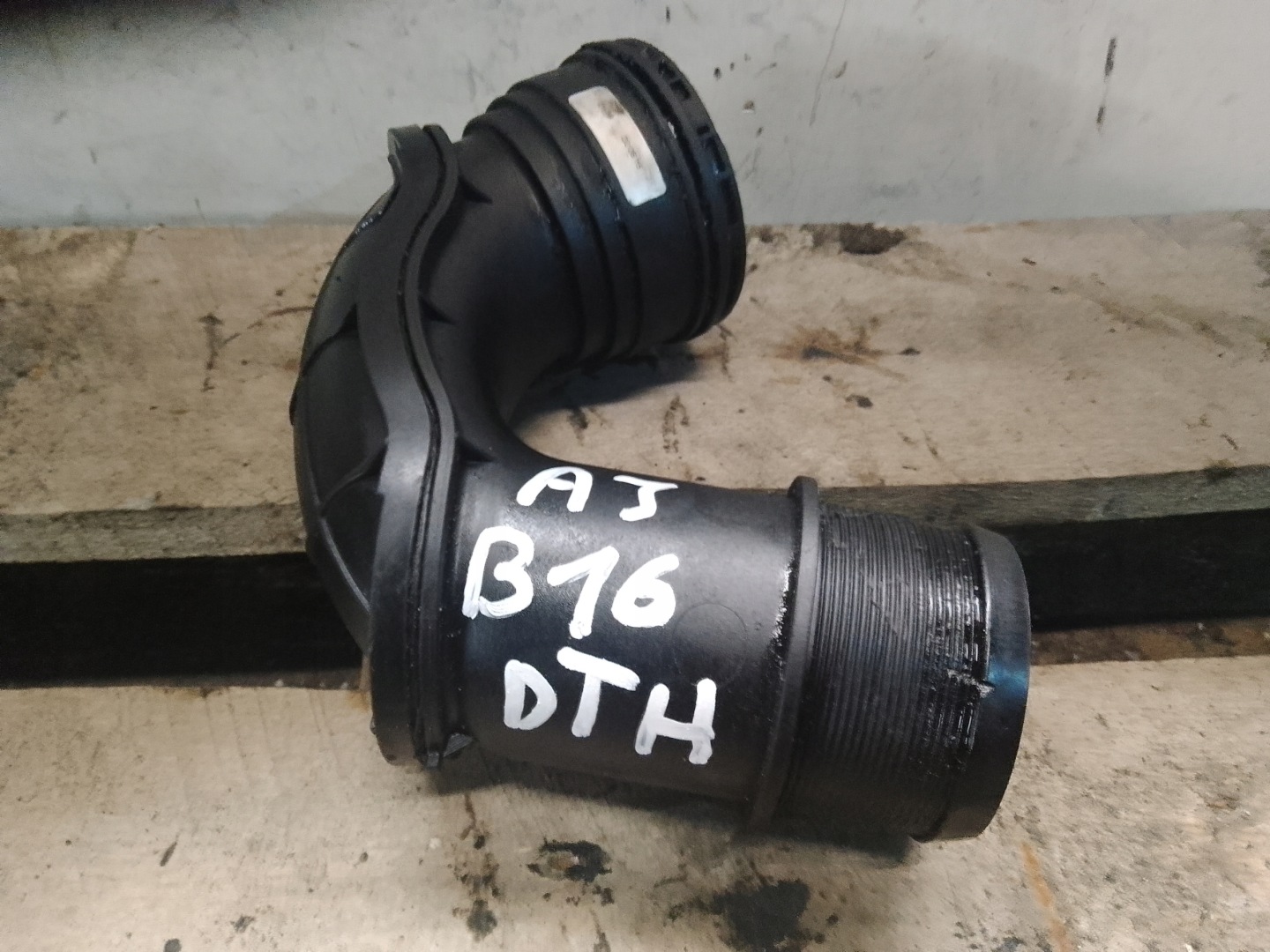 KOLANO pipe OPEL ASTRA J 1.6 B16DTH 13345556