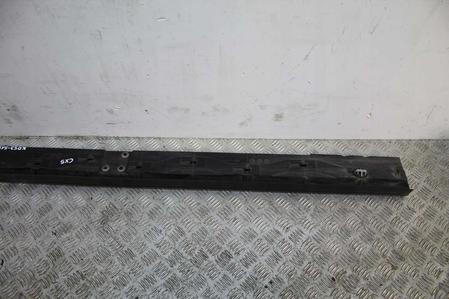 holder of the threshold threshold right MAZDA CX5 KD LIFT