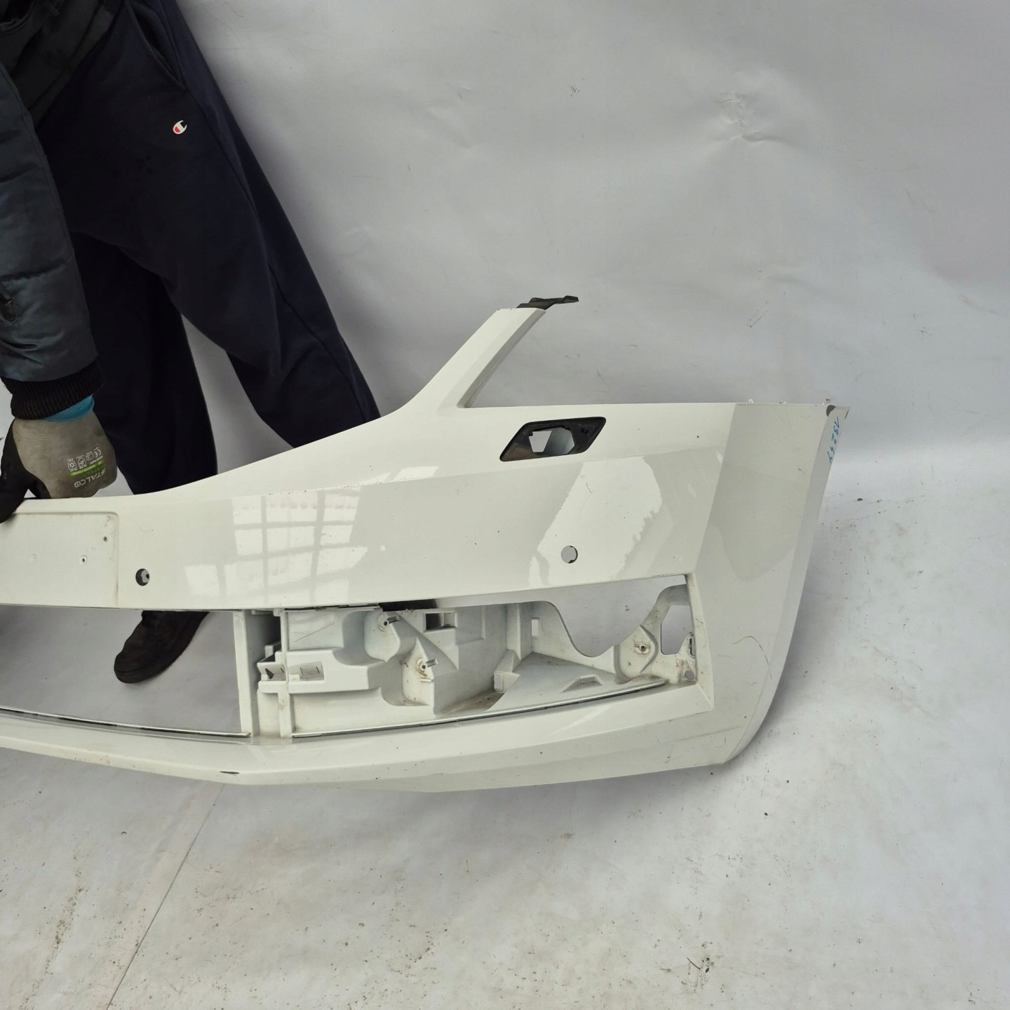 SKODA OCTAVIA III LIFT 17- bumper front front PDC SPR 5E0807221N