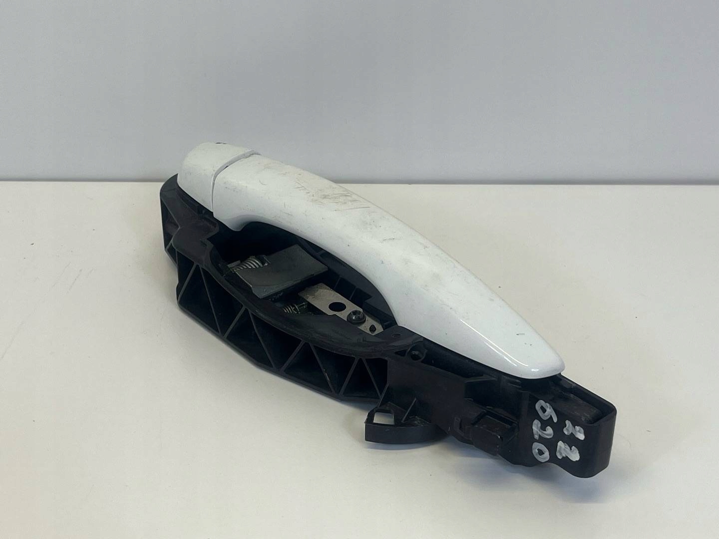 handle exterior door front right side Peugeot 208 2 2021 GEO016532