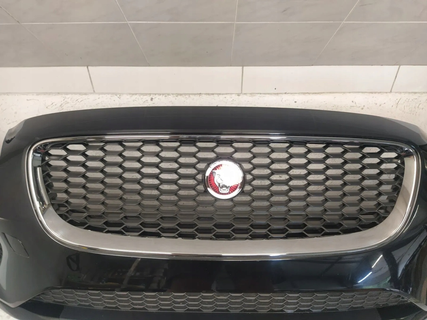 JAGUAR E-PACE X540 R DYNAMIC bumper front RADAR grill fog lights logo