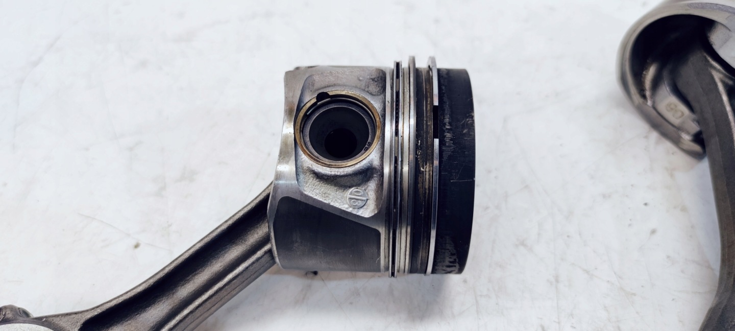 PISTON + BIELLE AUDI VW 2.0 TDI CAG CBA 03LG 038J