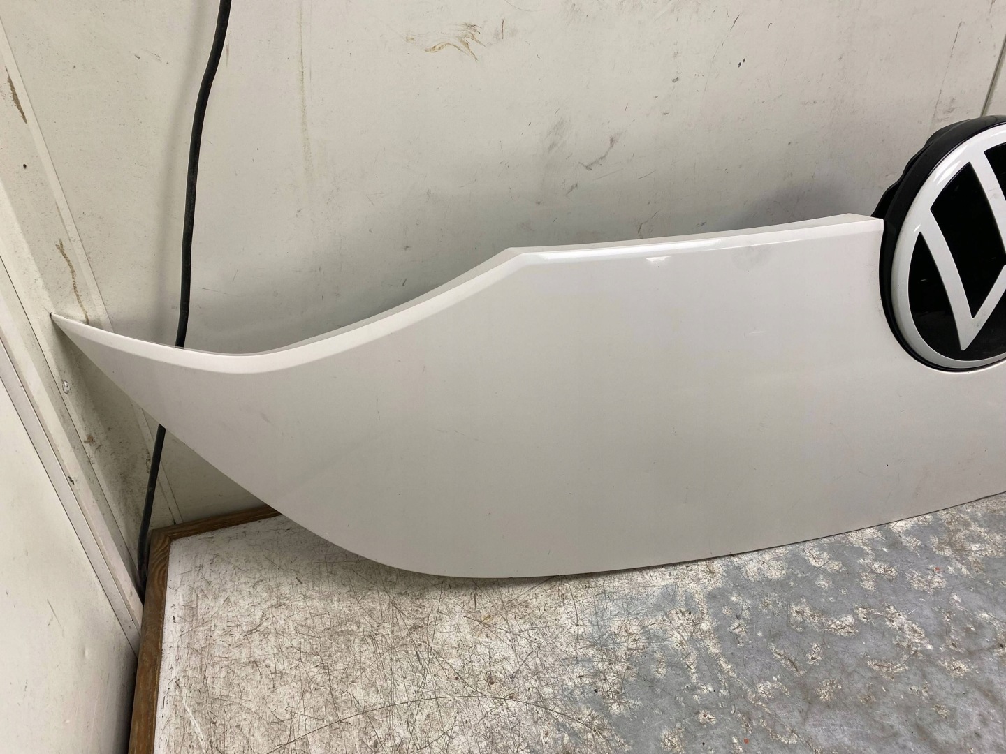 VW ID BUZZ grill bonnet cover front EMBLEMAT BIALY LB9A 1T3823029A