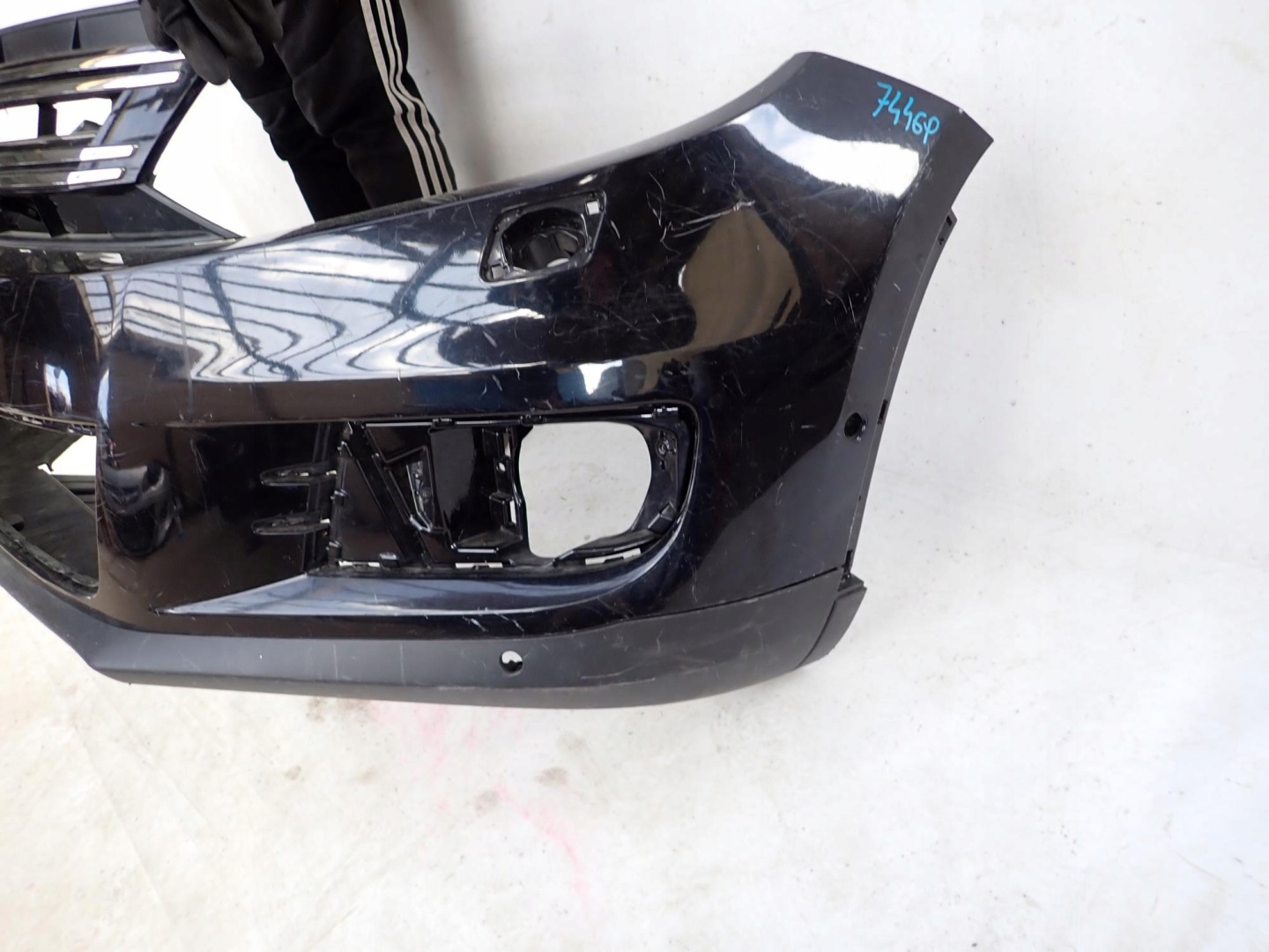 VW TIGUAN and 1 LIFT 11-16 bumper front front PDC SPR