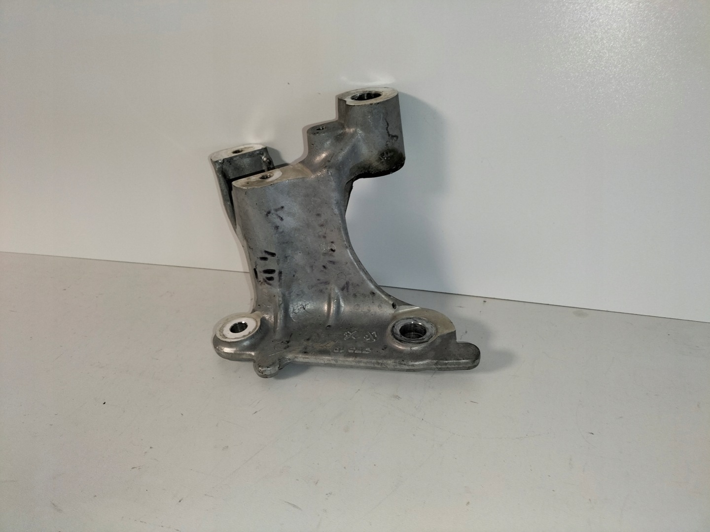 Halter Halter drazka des stabilisators links RENAULT MEGANE 4 IV 16