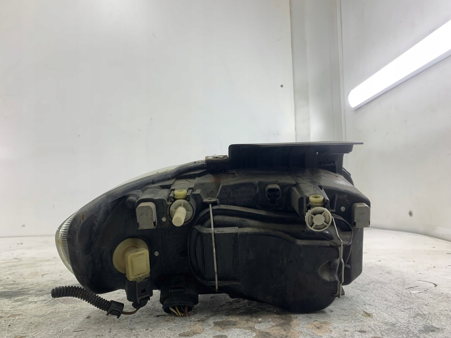 SEAT CORDOBA and light left front