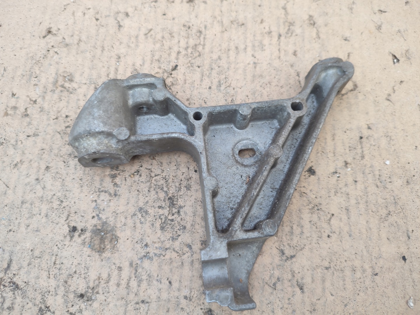 holder engine mount RENAULT VIVARO TRAFIC III 93450725 244834609R