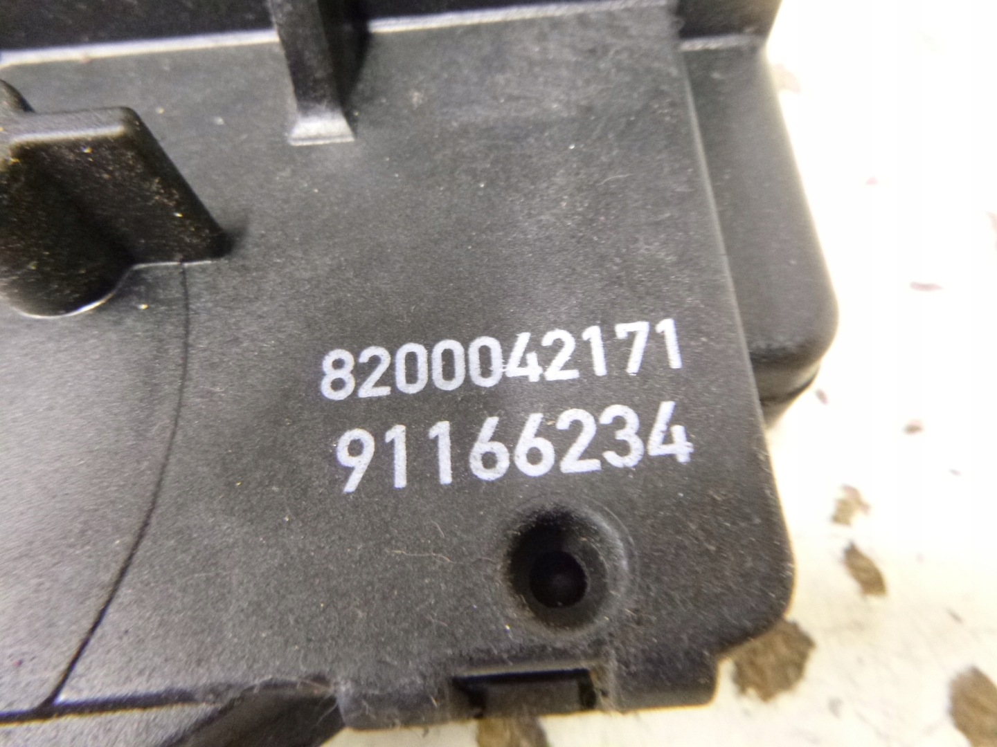 lock front right Opel Vivaro 2006r. 8200042171