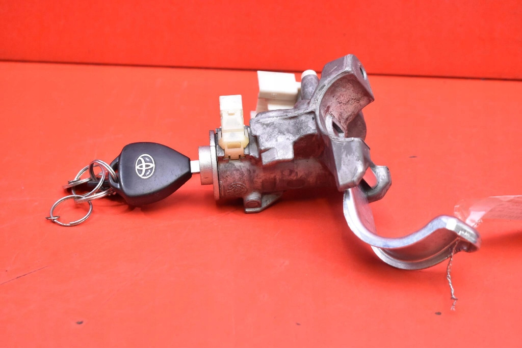 ignition key 45020-0204 TOYOTA COROLLA E140 1.4 D-4D 90 KM 06-10