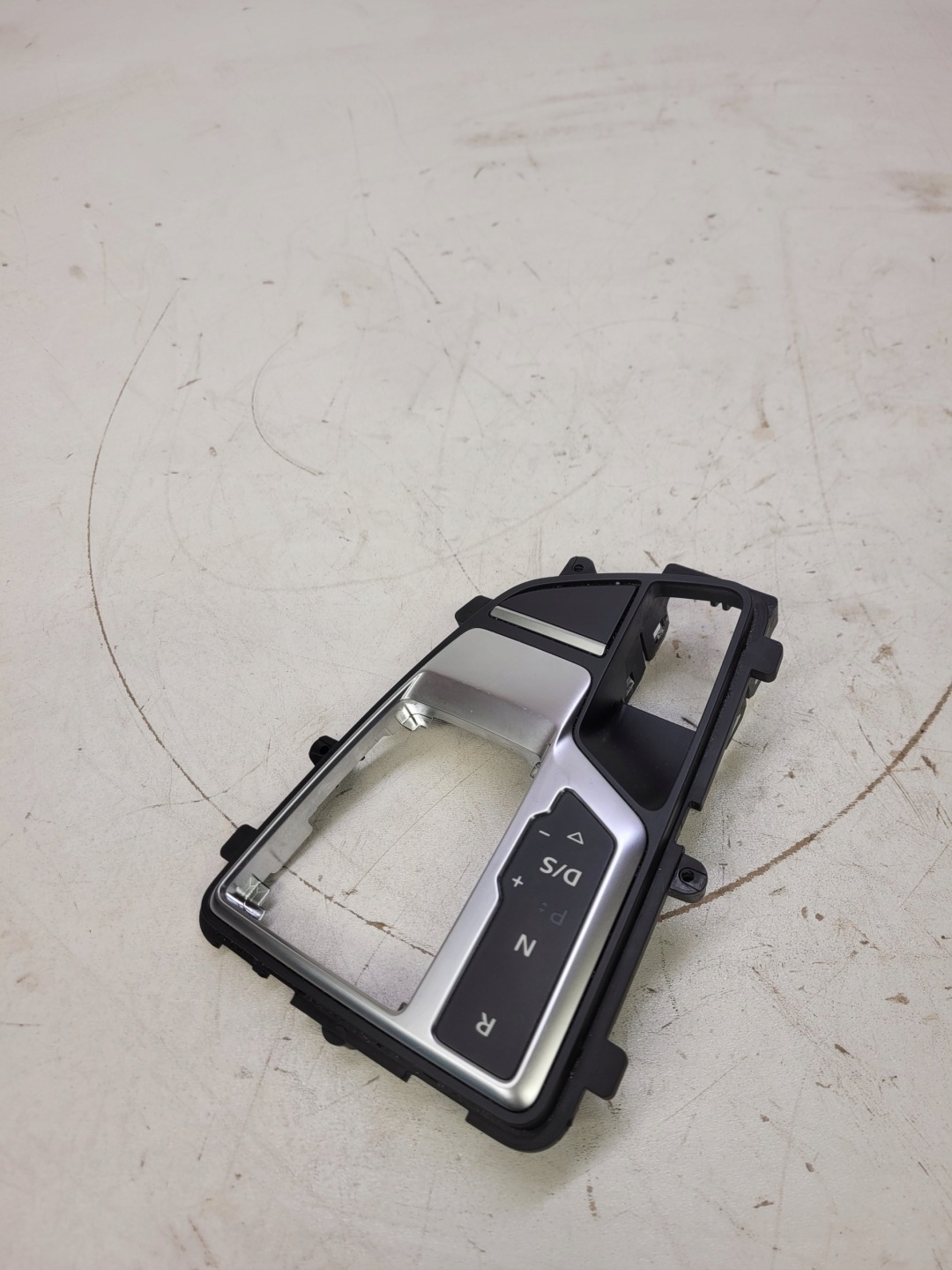 frame changes of the gear AUDI A4 B9 A5 8W1713111C