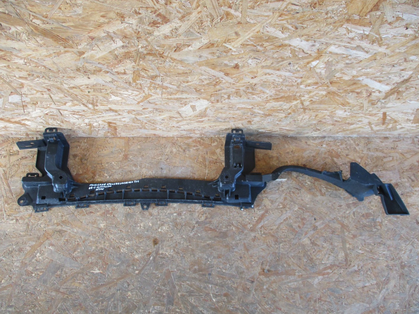 SUPPORT PLAQUE SPOILERA ARRIÈRE MB C KLASA W206 BERLINE