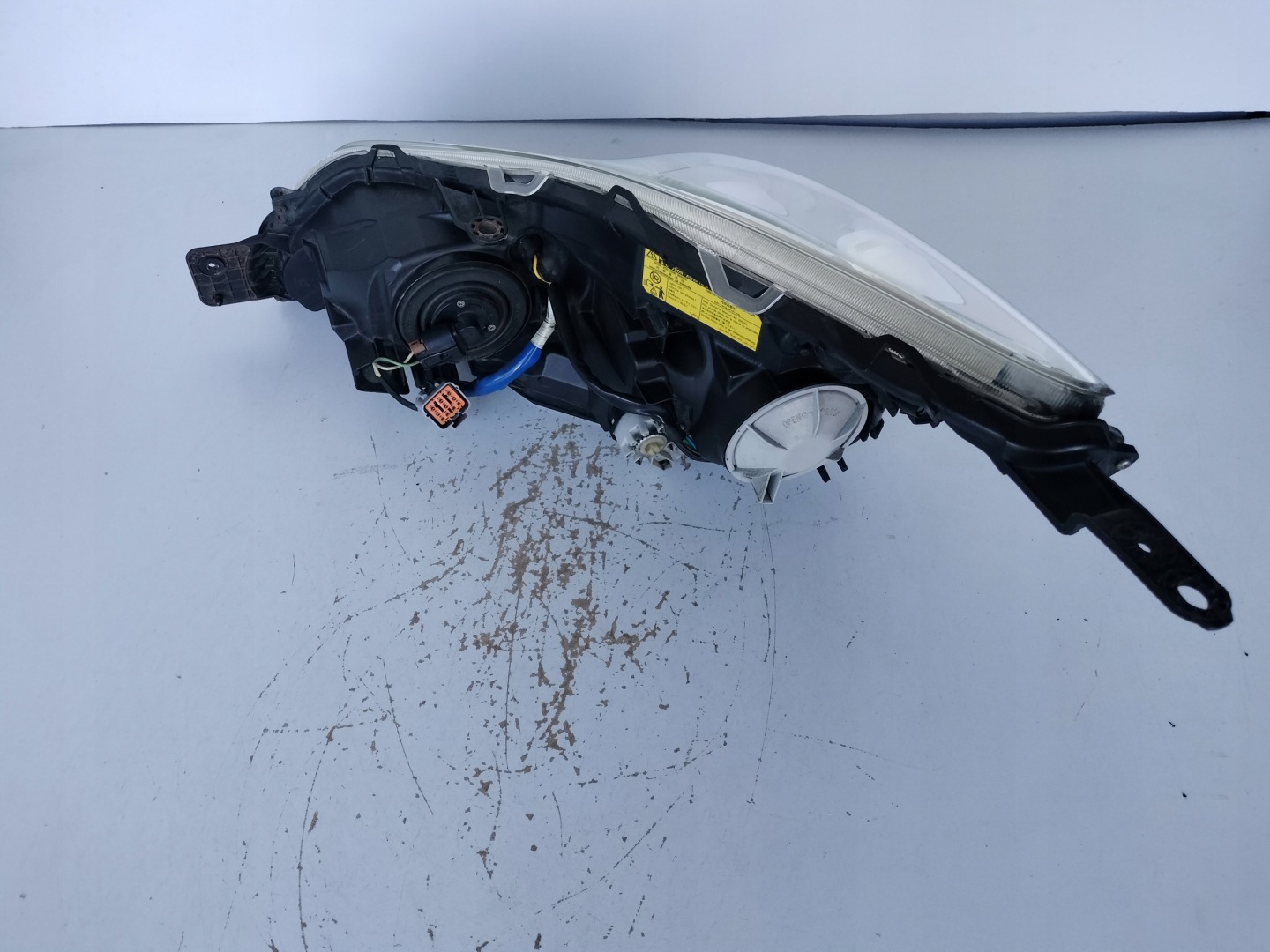 light right REFLEKTOR SUBARU LEGACY OUTBACK 09- XENON
