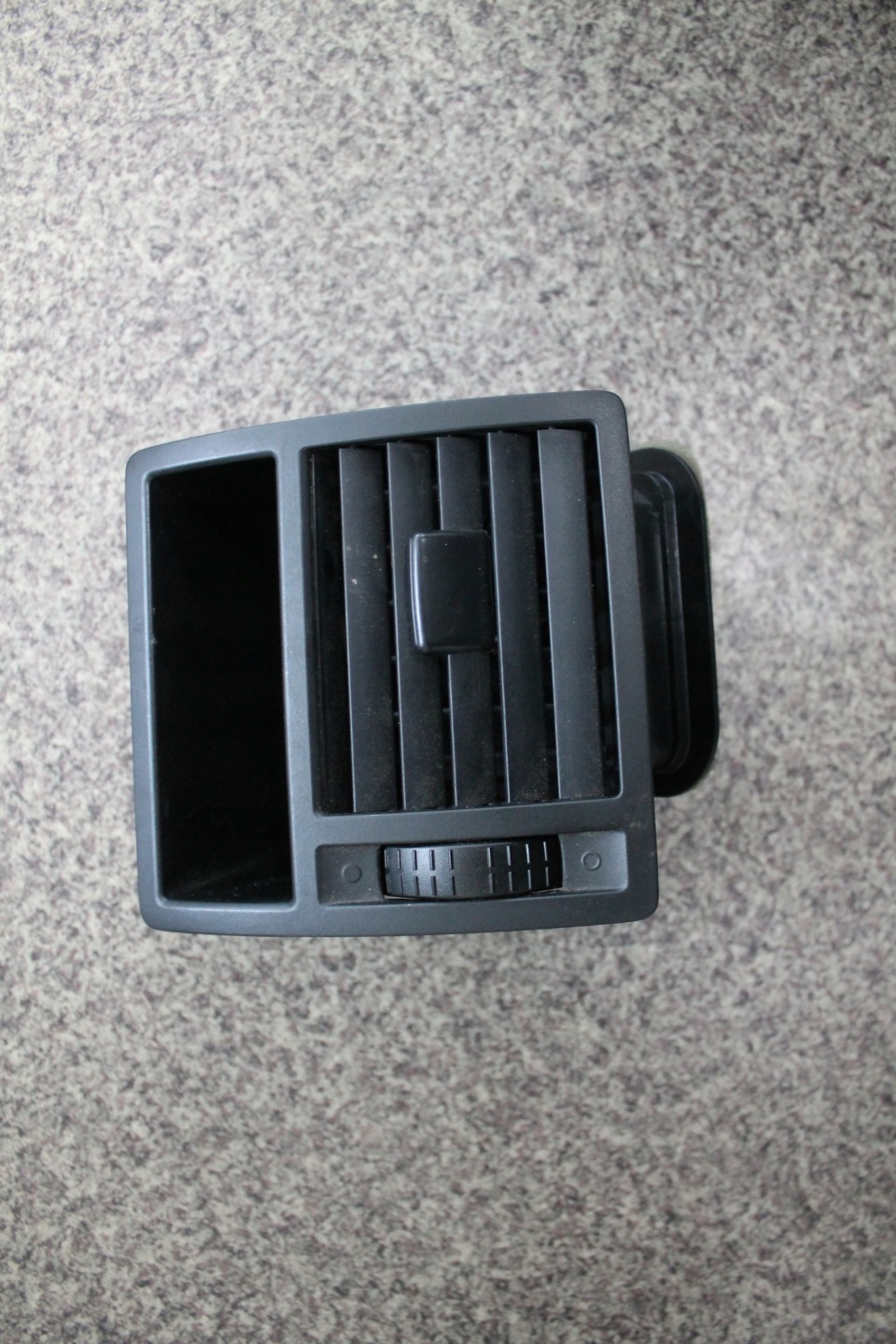 grid air conditioning devices left VW 7E0819203E