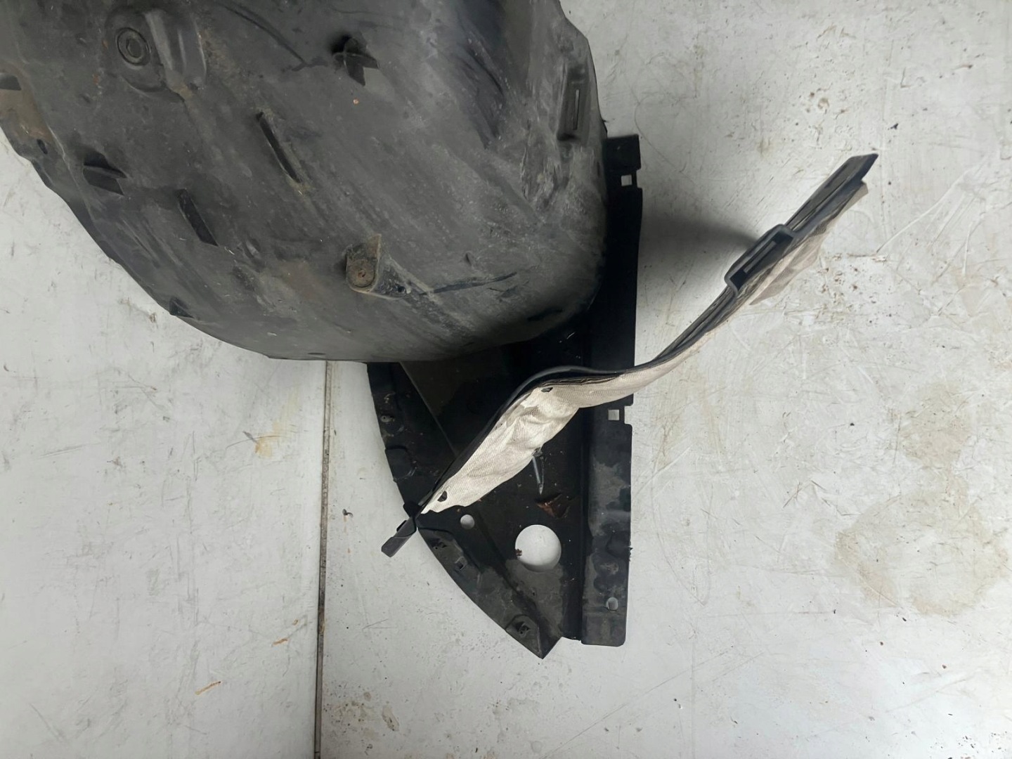 mudguard right front CITROEN C3 III #10 9811931180