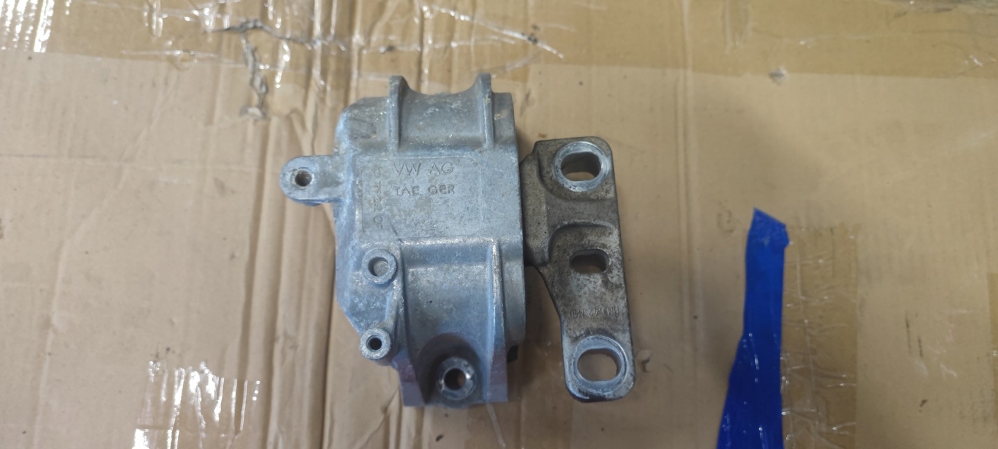 VW GOLF V 5 airbag engine mount 1.4 TSI
