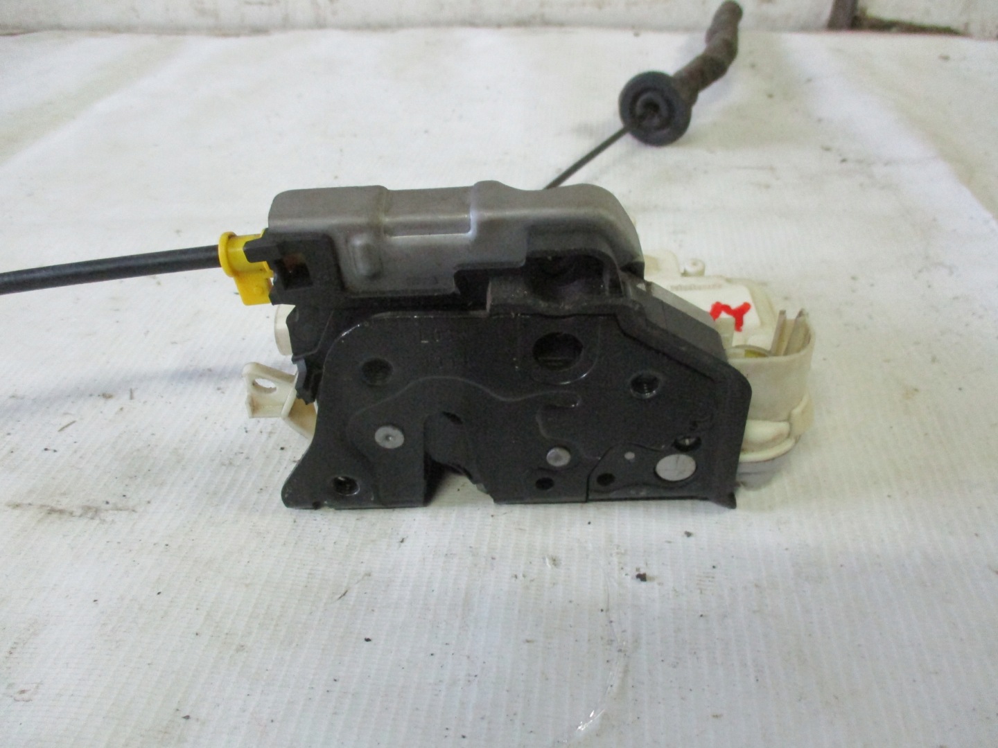 lock door left front front Audi Q3 8J1837015A 9 PIN
