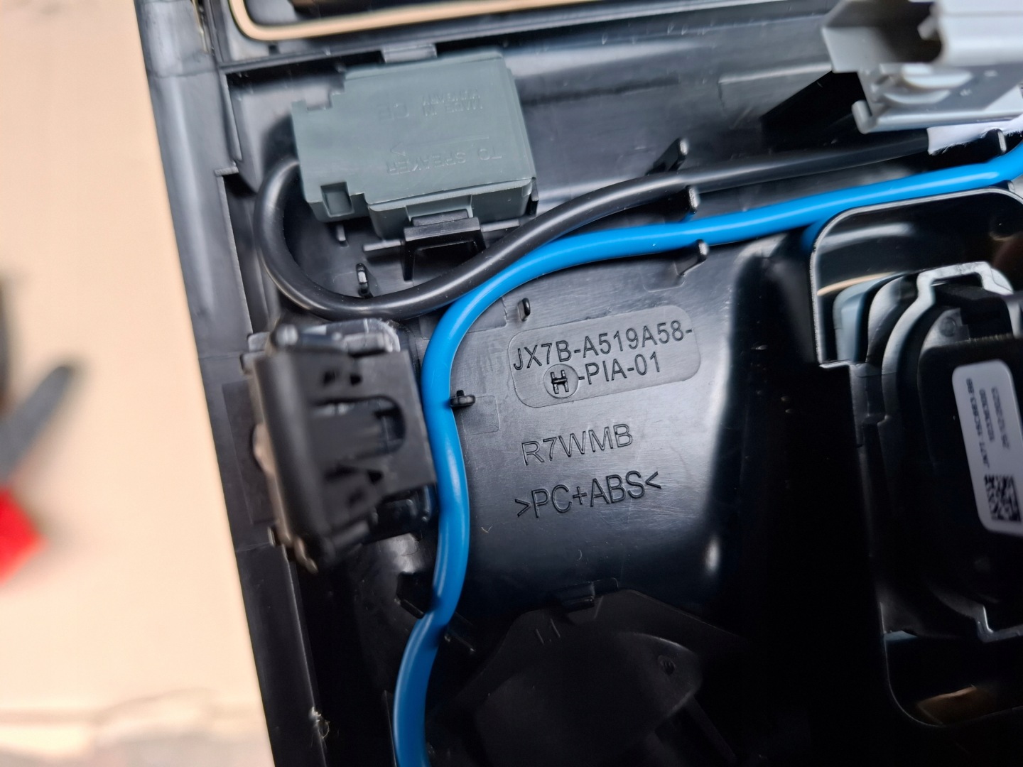 FANALE CIELO INTERNO FORD KUGA MK3 LIFT 24R