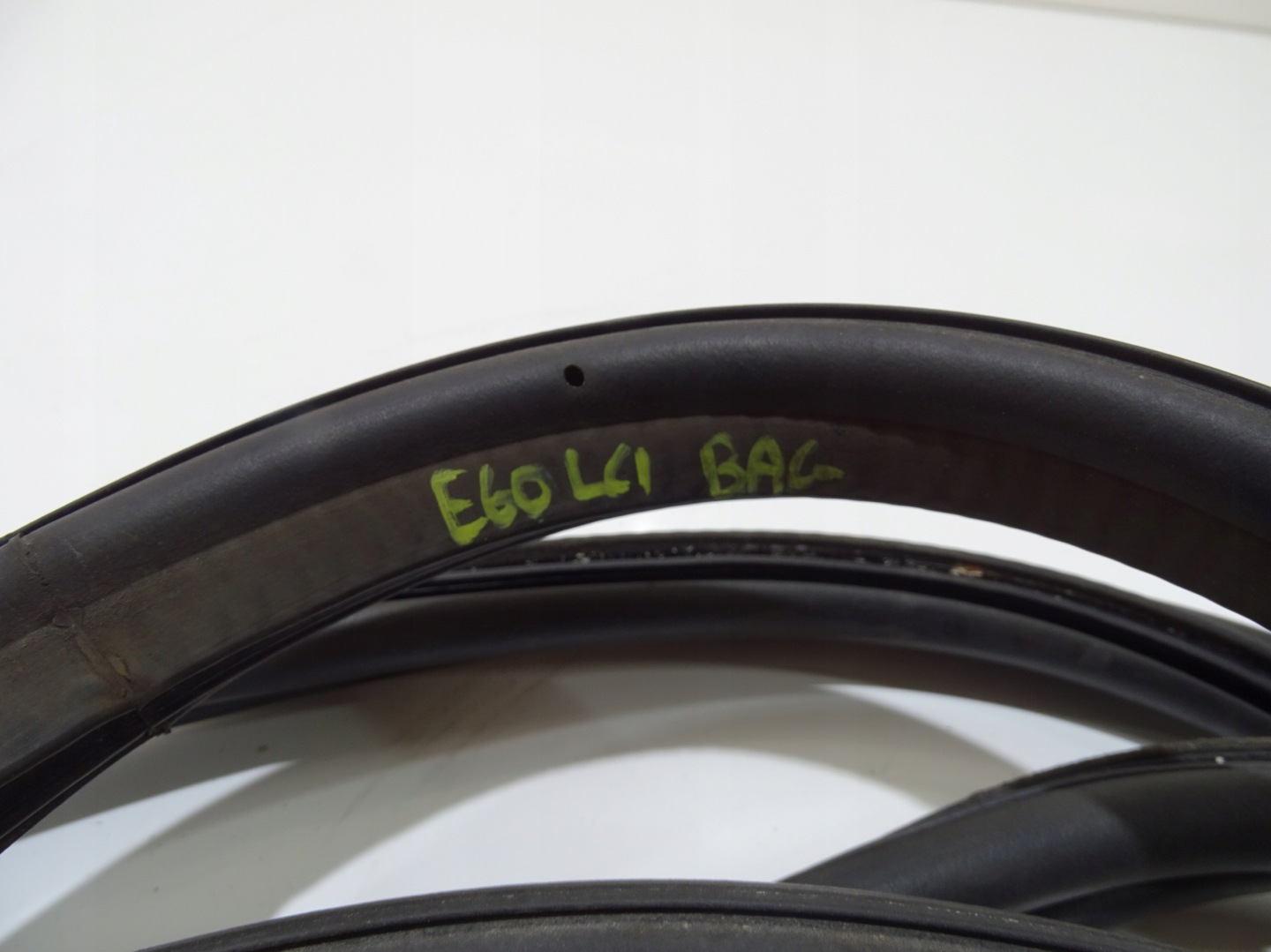 gasket bonnet boot BMW E60 OE(4555725)