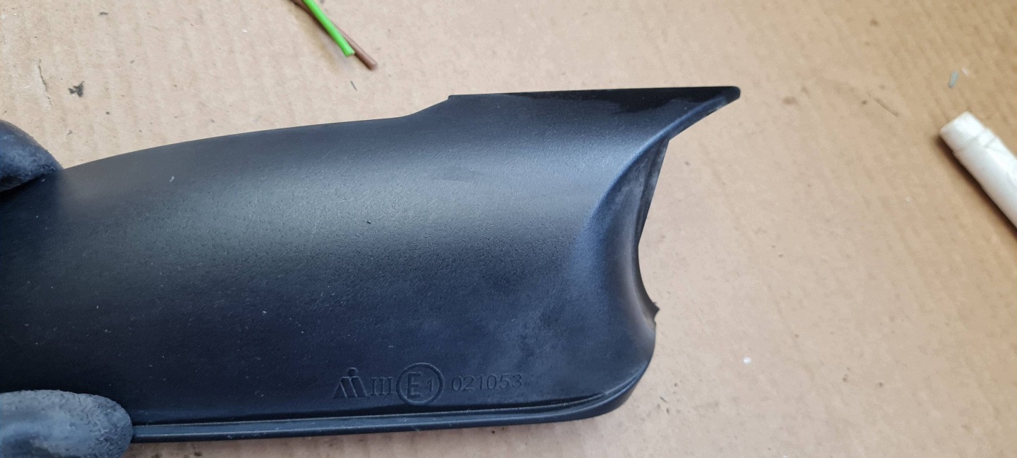 S5 8T A5 LIFT cap cover plastic lower right front R19300 A4 B8 S4