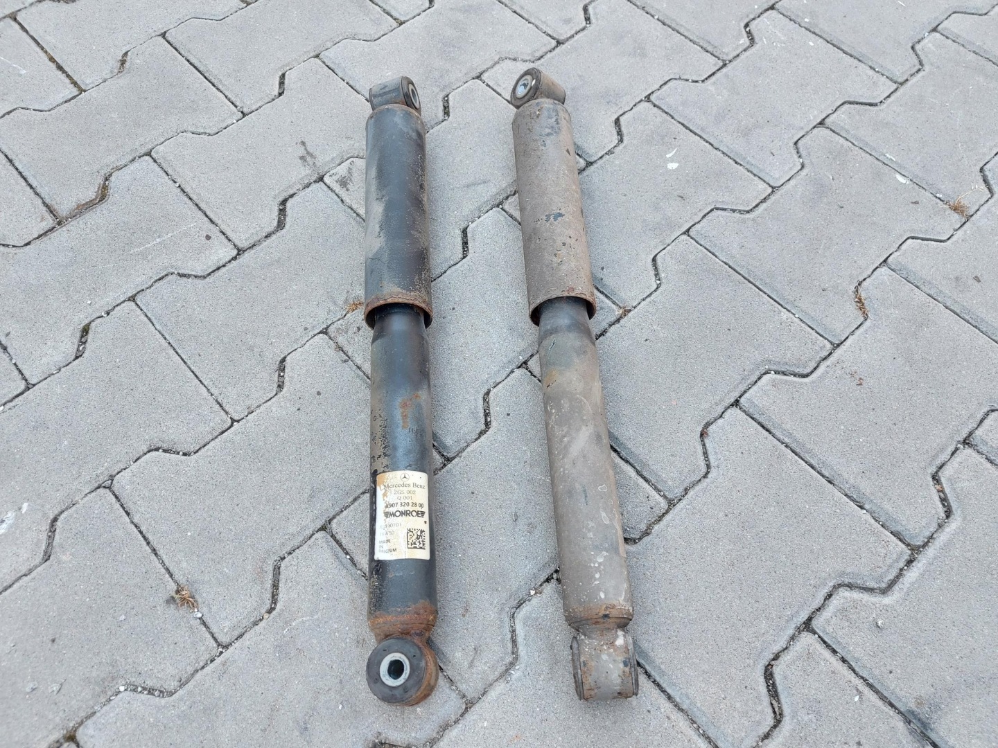 Mercedes Sprinter w907 2020, shock absorber rear part left right A9073202800