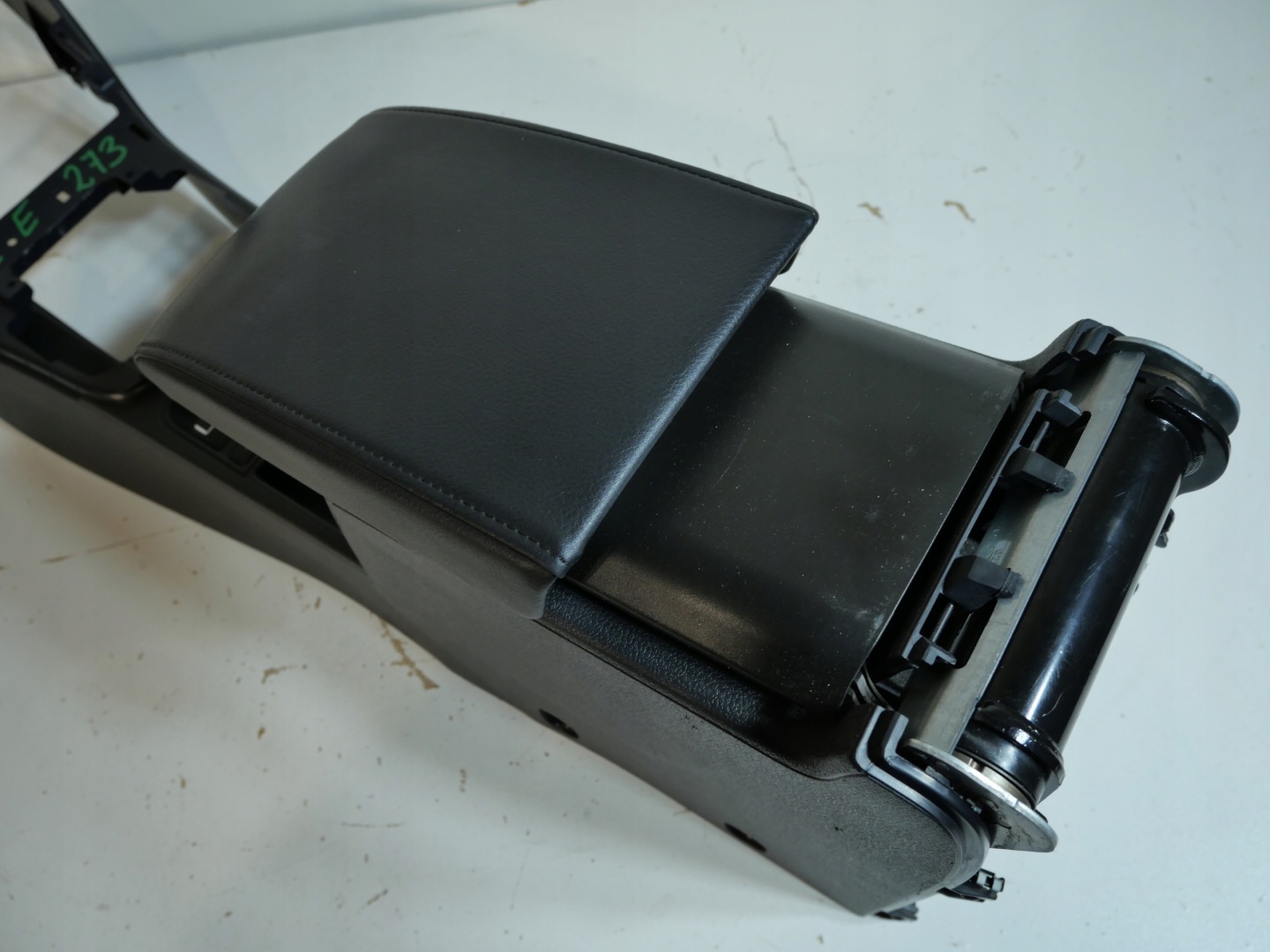 TUNEL armrest VW TIGUAN plus 5N0864251B