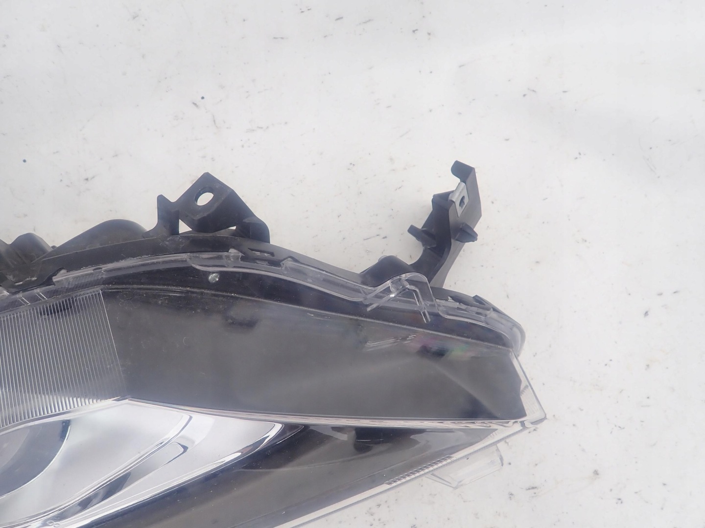 MITSUBISHI ECLIPSE CROSS 18- light right front LED