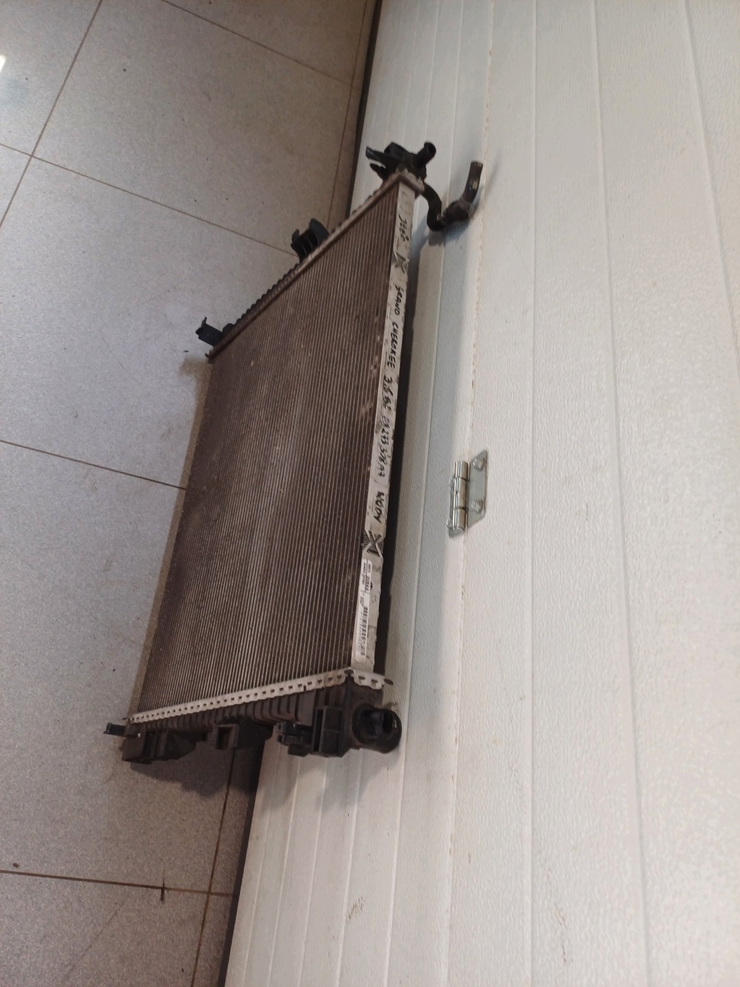 water cooler JEEP GRAND CHEROKEE 3,6 BZ 68273308AA