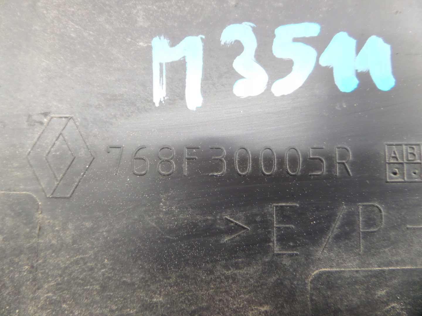 moulding right rear part 768F30005R RENAULT MASTER III