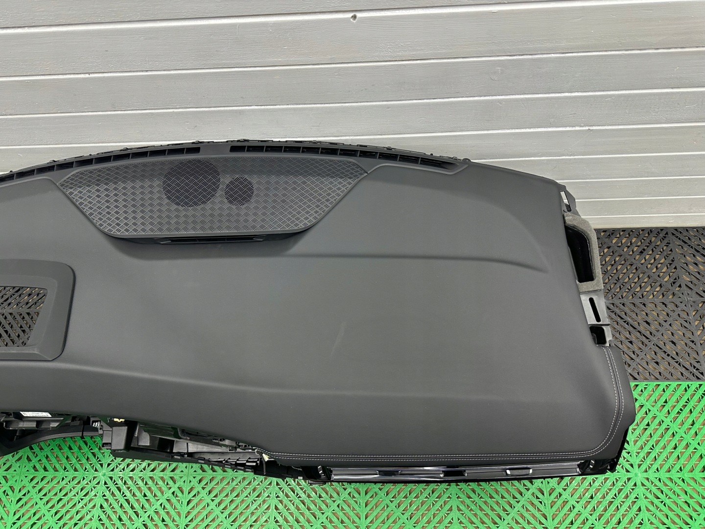 dashboard instrument panel console airbag BMW 2 U06 originál HUD
