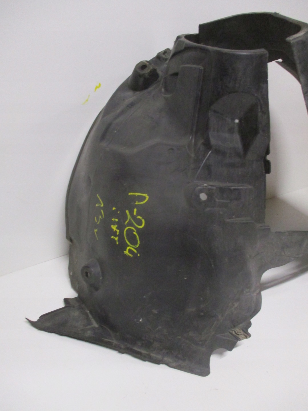 mudguard MERCEDES C-KLASA 204 A2046900630 left