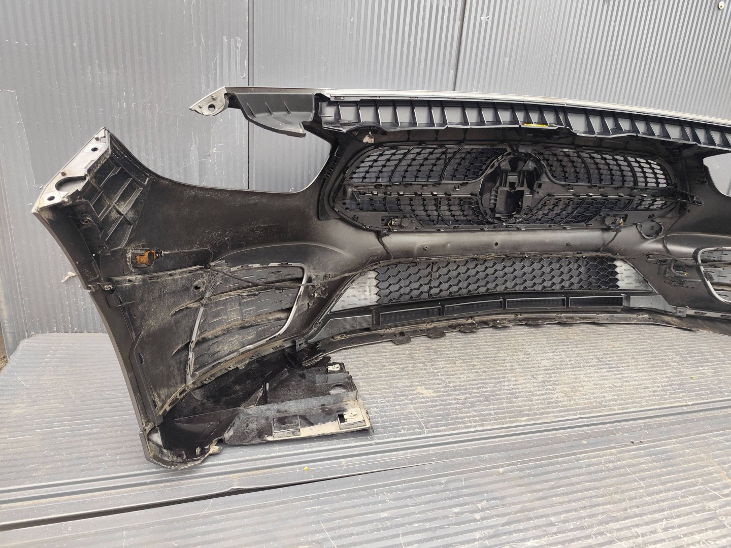 MERCEDES B-KLASA 247 AMG front bumper 6xPDC complete DEMONTAZ