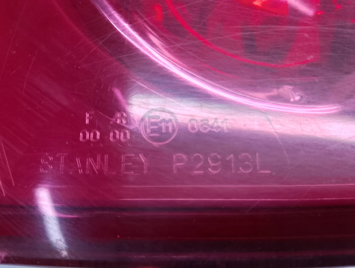 Mazda 3 and 2003 lights rear. p2913L