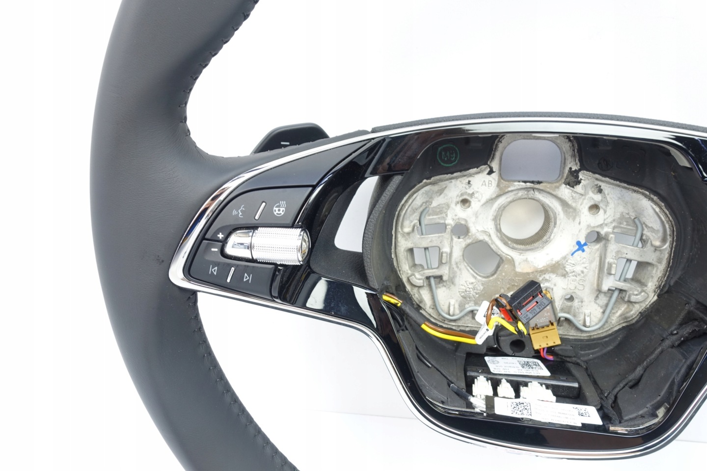 steering wheel, SKODA OCTAVIA IV with shifting 5E3