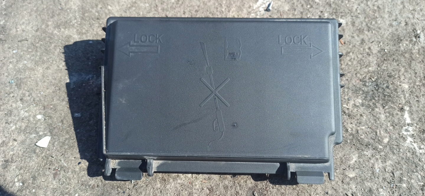 Abdeckung des Sicherungskastens OPEL CORSA D 1.2