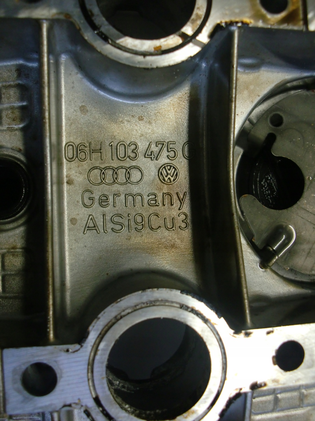 AUDI A4 B8 2.0TFSI CDN TESTATA Motore 06H103373K