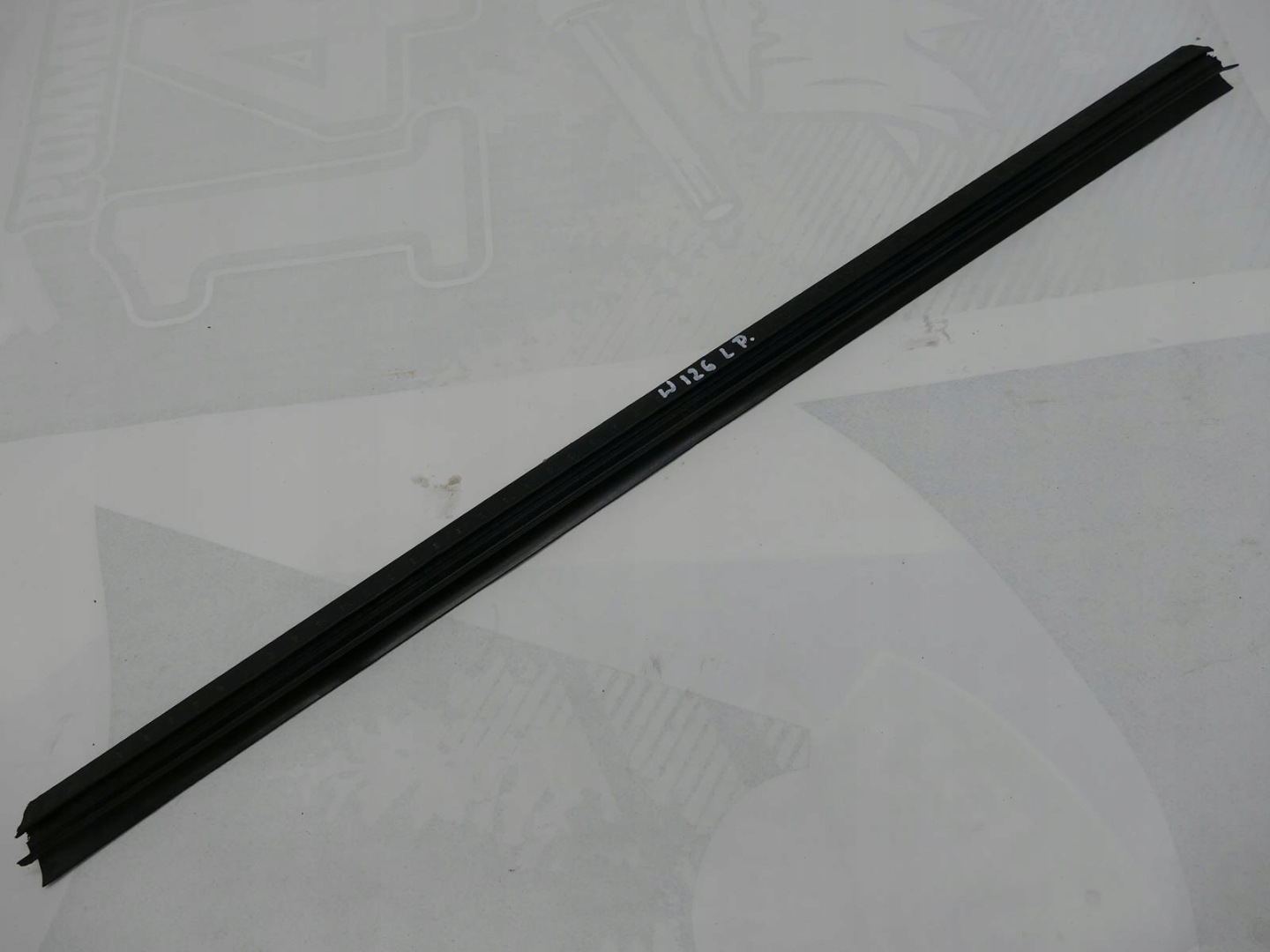 MERCEDES S W126 SE moulding dust left front