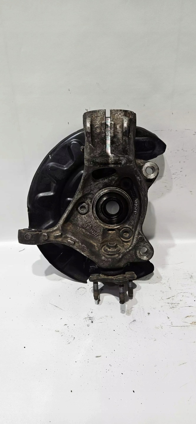 otoč čepu levý předek VW PASSAT B8 14-22