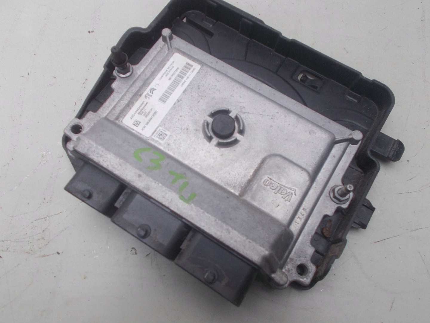 control unit of the engine Citroen C3 III 9819657880 1.2 VTI
