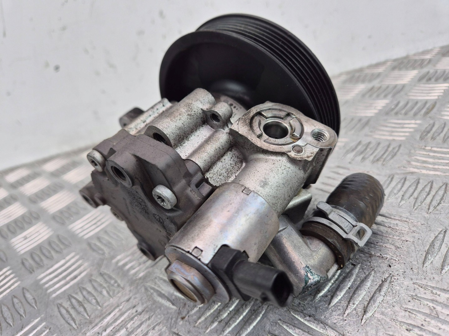 Mercedes C250 CGI W204 servo pump A0064667501