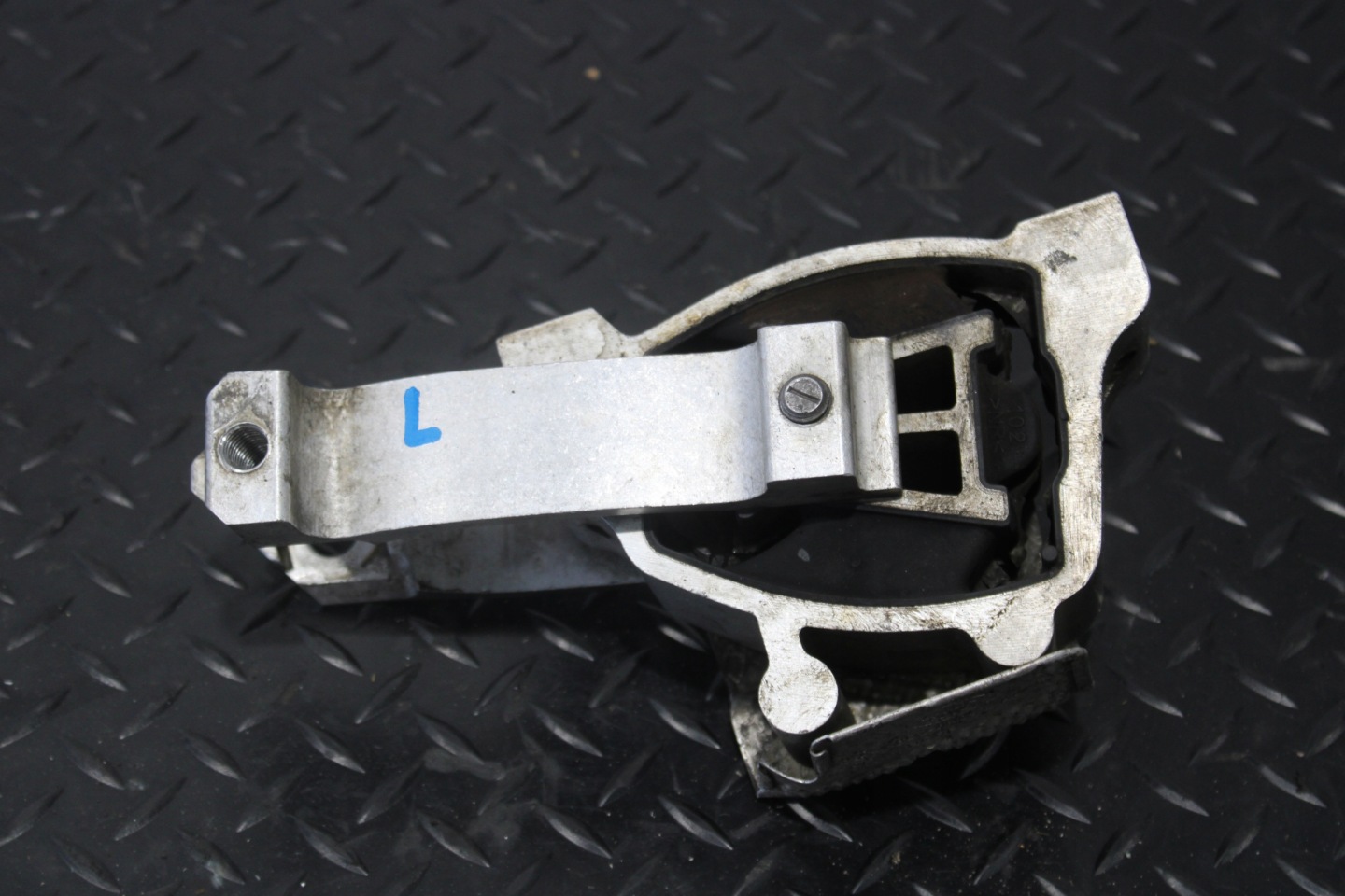 holder engine mount LAND ROVER EVOQUE II 2 L551