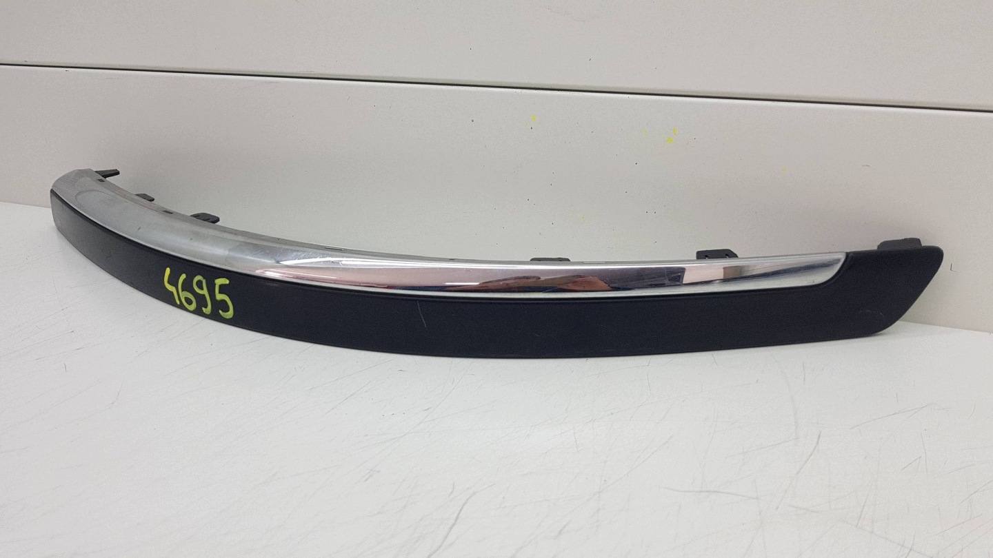 VOLVO V70 2006 - lišta levá nárazníku předek 08693593