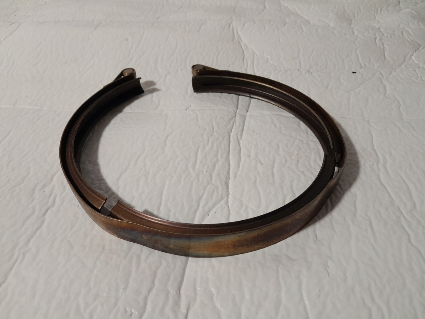 AUDI A4 B9 OPASKA OBEJMA turbo 8W0253725A