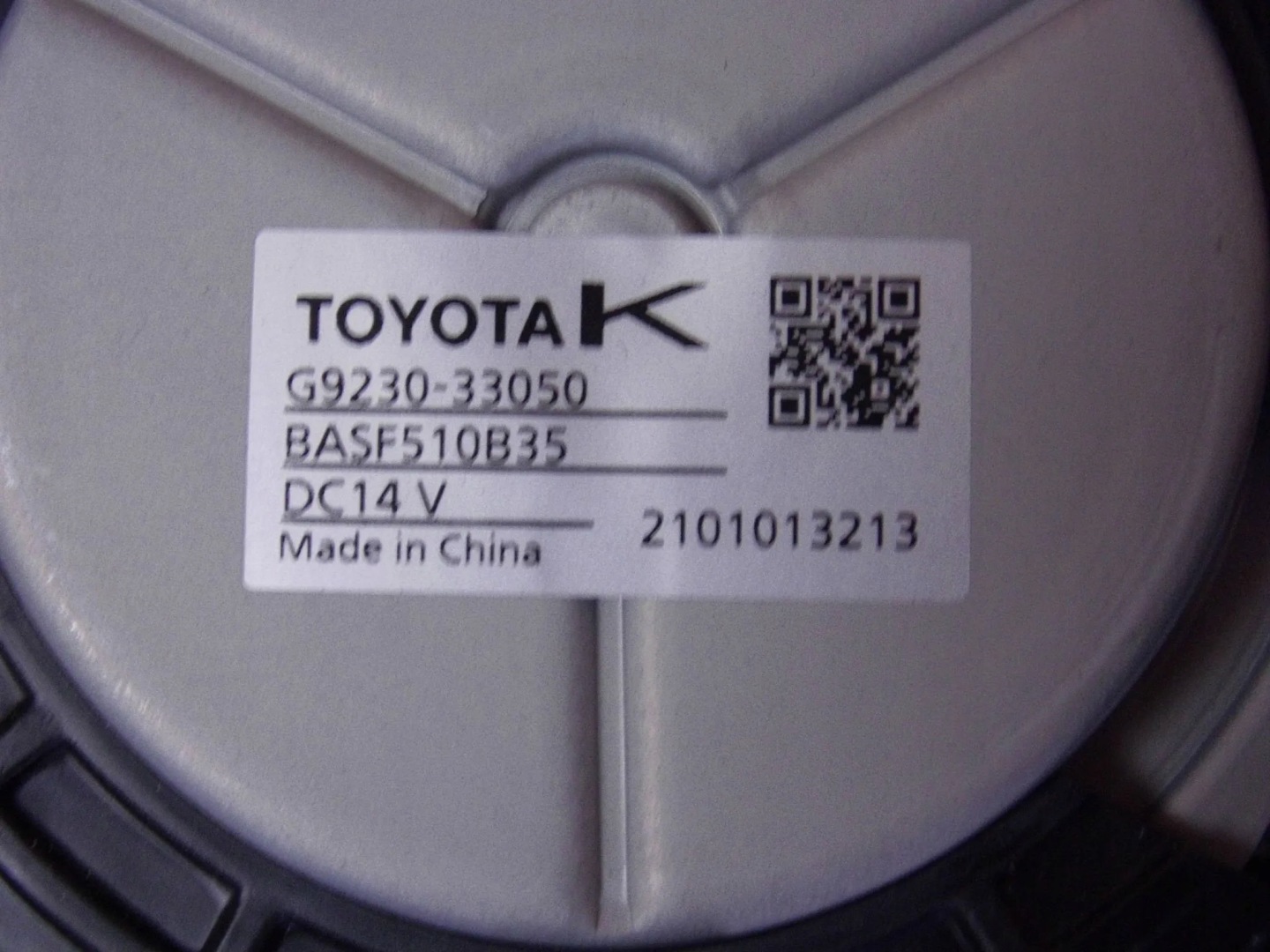 Toyota RAV4 V 2018+ Lüfter baterii G9230-33050