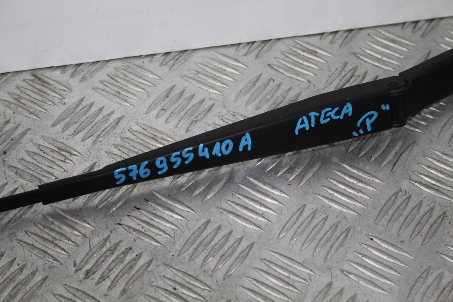 wiper arm right SEAT ATECA 575 576