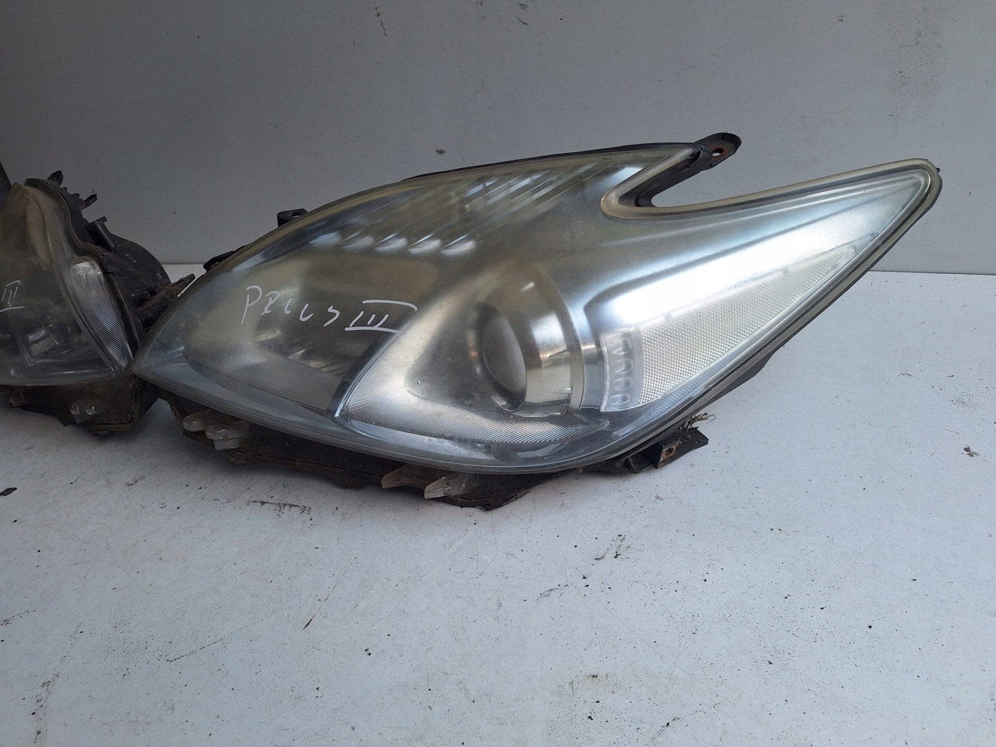 TOYOTA PRIUS III 09-12 light left UK