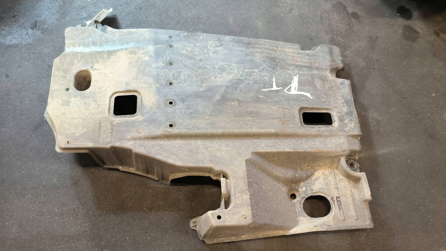 cover chassis 57628-02160 TOYOTA COROLLA E21